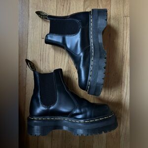 Dr. Martens platform Chelsea boot size US M 8 / EU 39